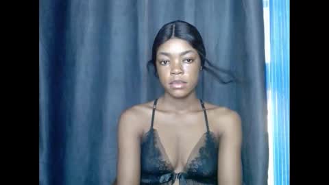 Snapshot of sexyxbunnyxx chatting on February 2025 07:42:02 AM Blue online show from February 2025 07:42:02 AM