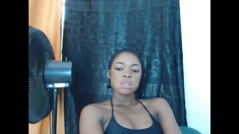 Snapshot of sexyxbunnyxx chatting on October 2025 10:05:02 AM Blue online show from October 2025 10:05:02 AM