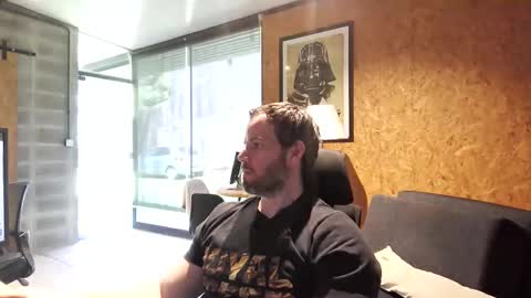 shad0w_hunter online show from December 2025 02:01:02 PM