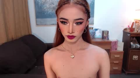 Snapshot of shaina_cummer chatting on December 2025 10:39:01 PM shaina online show from December 2025 10:39:01 PM