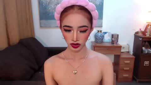 Snapshot of shaina_cummer chatting on December 2025 01:36:01 AM shaina online show from December 2025 01:36:01 AM