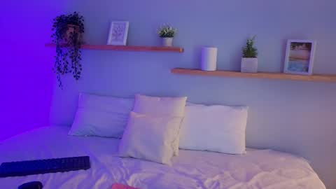 Shaina online show from December 2025 04:19:02 AM