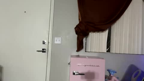 Snapshot of shamanwoman chatting on December 2024 05:04:01 AM Shaman Woman online show from December 2024 05:04:01 AM