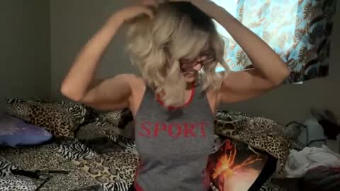 Snapshot of shamanwoman chatting on December 2024 03:01:02 PM Shaman Woman online show from December 2024 03:01:02 PM