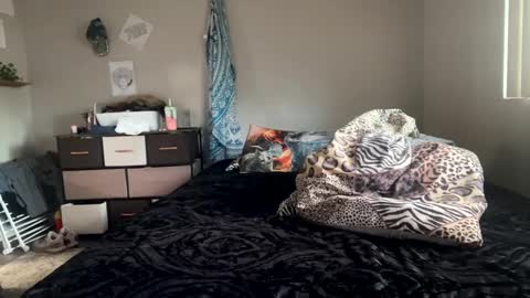 Snapshot of shamanwoman chatting on December 2024 12:04:01 AM Shaman Woman online show from December 2024 12:04:01 AM