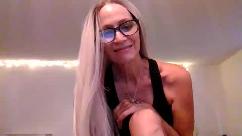 Snapshot of shamanwoman chatting on October 2025 04:26:02 PM Shaman Woman online show from October 2025 04:26:02 PM
