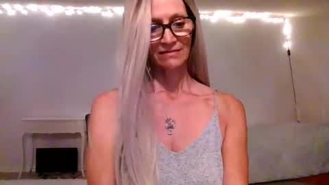 Snapshot of shamanwoman chatting on October 2025 05:35:02 PM Shaman Woman online show from October 2025 05:35:02 PM