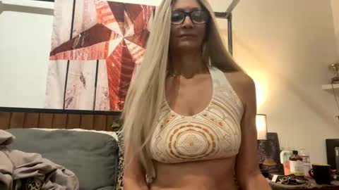 Snapshot of shamanwoman chatting on November 2025 05:07:02 AM Shaman Woman online show from November 2025 05:07:02 AM