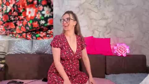 Snapshot of shana_power chatting on December 2025 04:58:01 PM Svetlana ...........help me get 100 reactions before the end of the year Thumb up if you like me I appreciate it and thank you online show from December 2025 04:58:01 PM