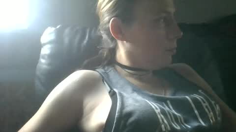 Snapshot of shanelle9270 chatting on June 2026 09:35:02 PM shanelle9270 online show from June 2026 09:35:02 PM