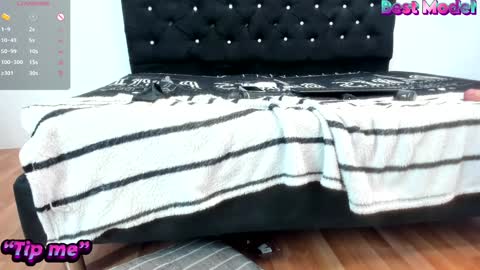 Snapshot of shanelle__ chatting on January 2025 05:32:01 PM S H A N E L L E online show from January 2025 05:32:01 PM