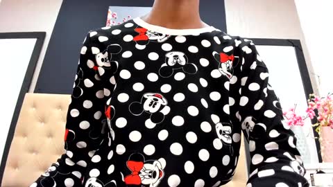 Snapshot of shanelle__ chatting on January 2025 01:02:01 PM S H A N E L L E online show from January 2025 01:02:01 PM