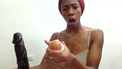 Snapshot of shanelle__ chatting on September 2025 12:50:01 PM S H A N E L L E online show from September 2025 12:50:01 PM