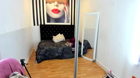 Snapshot of shanelle__ chatting on September 2025 01:35:02 PM S H A N E L L E online show from September 2025 01:35:02 PM