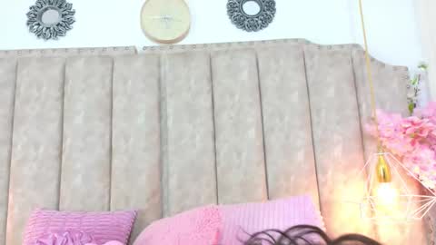 Shanel online show from September 2025 01:32:01 PM