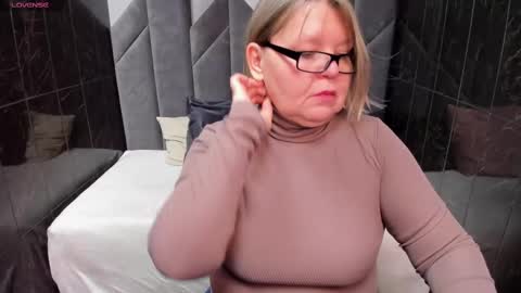 Shannon online show from February 2025 07:45:02 PM