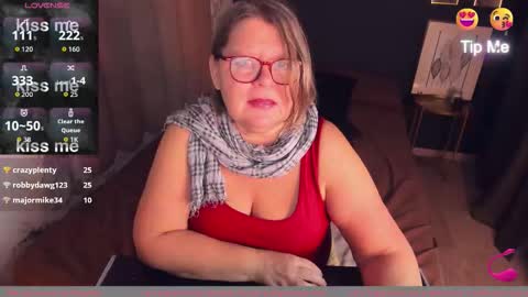 Shannon online show from September 2025 06:08:01 PM