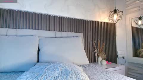 SHANON online show from March 2026 07:19:01 PM