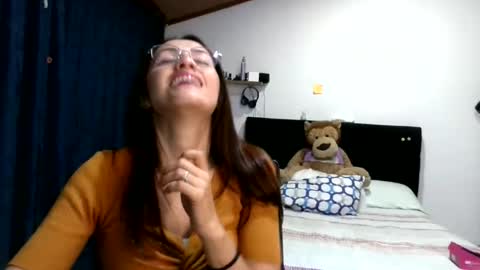 Snapshot of shantaldumont chatting on December 2025 04:22:01 AM shantaldumont online show from December 2025 04:22:01 AM