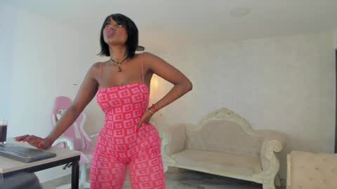 Snapshot of shantallknowless chatting on February 2025 01:33:01 PM ShantallKnowles online show from February 2025 01:33:01 PM