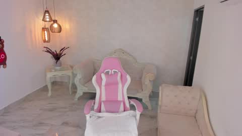 Snapshot of shantallknowless chatting on February 2025 01:38:02 PM ShantallKnowles online show from February 2025 01:38:02 PM