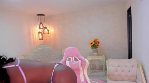 Snapshot of shantallknowless chatting on February 2026 12:37:01 PM ShantallKnowles online show from February 2026 12:37:01 PM