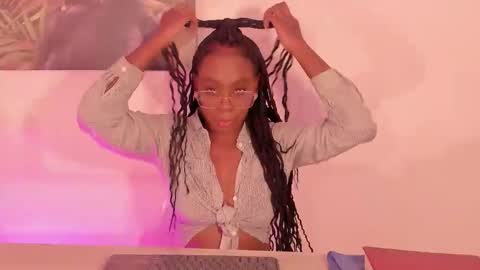 Snapshot of shantallmiller chatting on February 2026 05:00:01 AM Shantall Miller online show from February 2026 05:00:01 AM