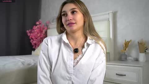 Snapshot of shararubert chatting on February 2026 11:39:01 AM Ellysa and Mila online show from February 2026 11:39:01 AM