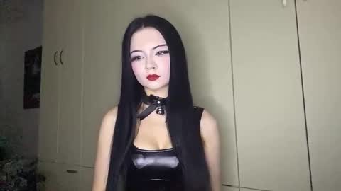 sharelgilvin online show from November 2025 03:44:01 PM