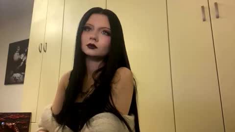 Angie online show from October 2025 04:08:01 PM