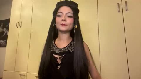 Angie online show from October 2025 06:19:02 PM