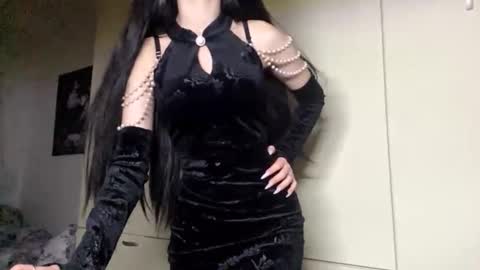 Angie online show from October 2025 04:31:01 PM