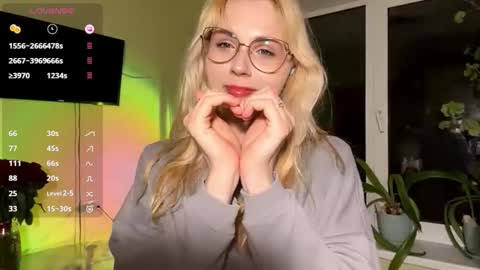 Snapshot of sharitaklemme chatting on December 2025 02:59:01 PM Coraline online show from December 2025 02:59:01 PM