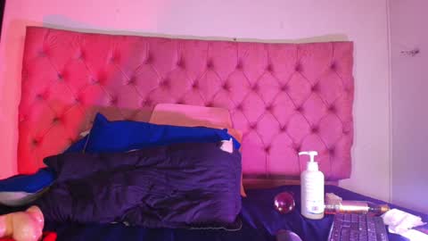 Snapshot of sharlott_kiss chatting on December 2024 03:20:02 PM Sharlott online show from December 2024 03:20:02 PM