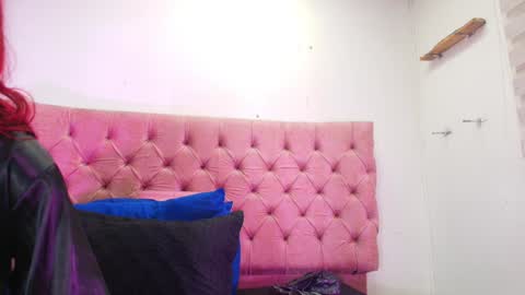 Snapshot of sharlott_kiss chatting on January 2025 12:02:01 PM Sharlott online show from January 2025 12:02:01 PM