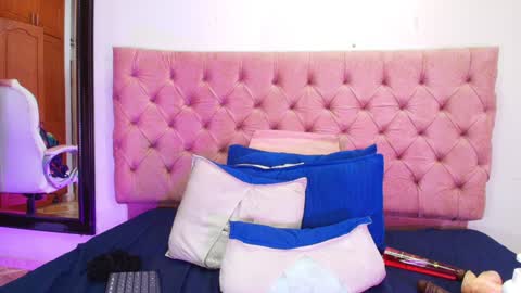 Snapshot of sharlott_kiss chatting on January 2025 06:04:02 PM Sharlott online show from January 2025 06:04:02 PM