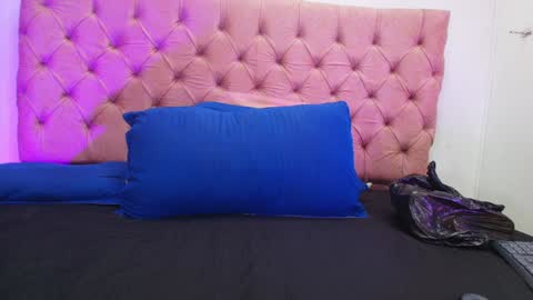 Snapshot of sharlott_kiss chatting on January 2025 01:22:01 PM Sharlott online show from January 2025 01:22:01 PM