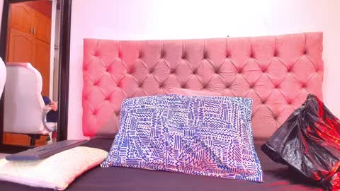 Snapshot of sharlott_kiss chatting on February 2025 12:13:02 PM Sharlott online show from February 2025 12:13:02 PM