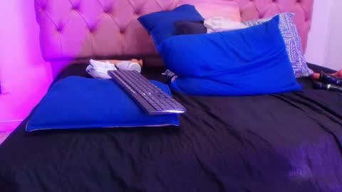 Snapshot of sharlott_kiss chatting on February 2025 06:04:01 PM Sharlott online show from February 2025 06:04:01 PM