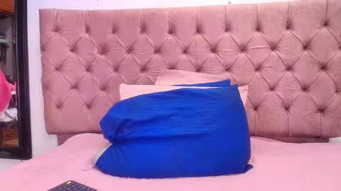 Snapshot of sharlott_kiss chatting on February 2025 12:05:02 PM Sharlott online show from February 2025 12:05:02 PM