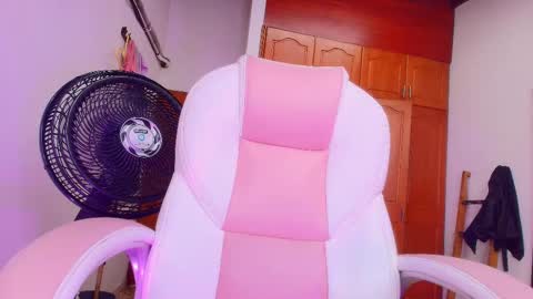 Snapshot of sharlott_kiss chatting on March 2025 11:51:01 AM Sharlott online show from March 2025 11:51:01 AM