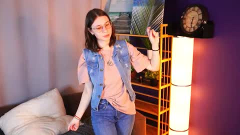 Hello im LIa online show from December 2025 04:21:01 AM