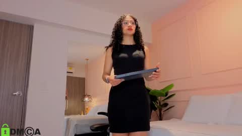 Snapshot of sharonn___ chatting on October 2025 04:07:01 AM Sharon online show from October 2025 04:07:01 AM