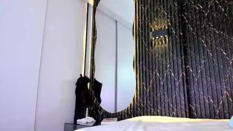 Snapshot of sharonttaylor chatting on December 2025 11:43:01 PM SHARON TAYLOR online show from December 2025 11:43:01 PM