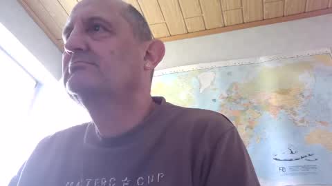 Snapshot of sharpshoder chatting on May 2026 10:42:01 AM Peter online show from May 2026 10:42:01 AM