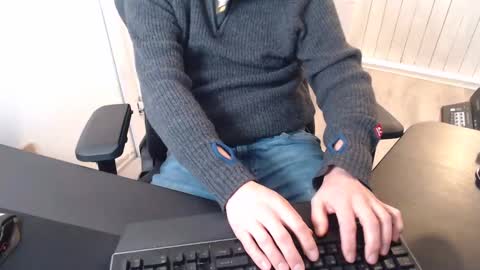 shavedromeo online show from December 2024 01:55:01 PM