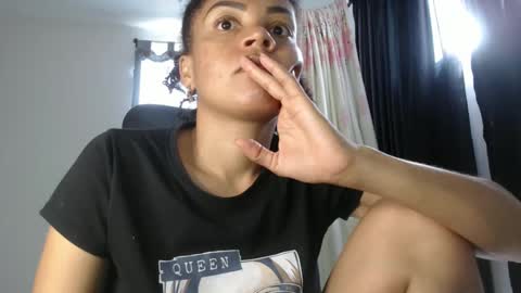 Snapshot of shayna_cute chatting on December 2024 05:59:01 PM Shayna online show from December 2024 05:59:01 PM