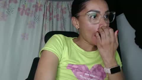 Snapshot of shayna_cute chatting on December 2024 01:29:01 AM Shayna online show from December 2024 01:29:01 AM