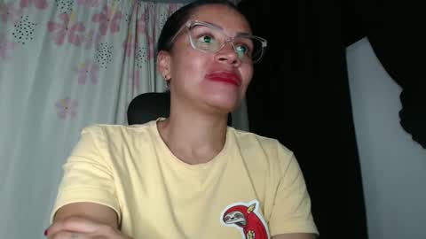 Snapshot of shayna_cute chatting on December 2024 04:30:02 AM Shayna online show from December 2024 04:30:02 AM