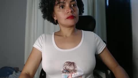 Snapshot of shayna_cute chatting on January 2025 05:37:01 PM Shayna online show from January 2025 05:37:01 PM